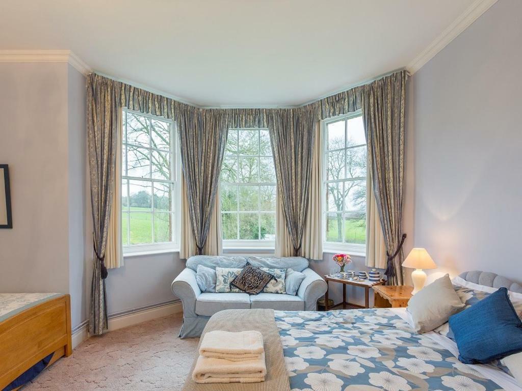 Marshwood Farm B&B And Shepherds Hut Dinton  Eksteriør bilde